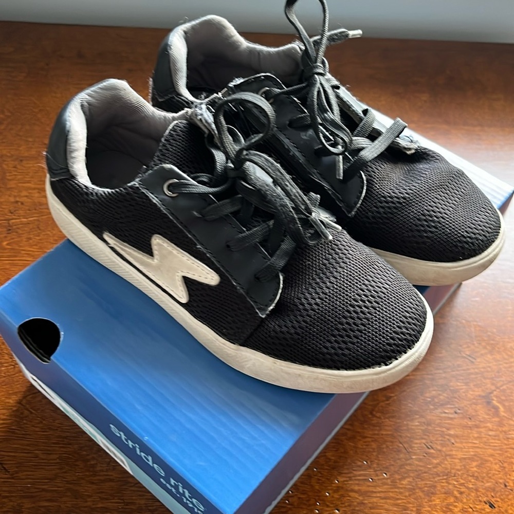 Stride Rite Zips Kaylin Sneaker 13M